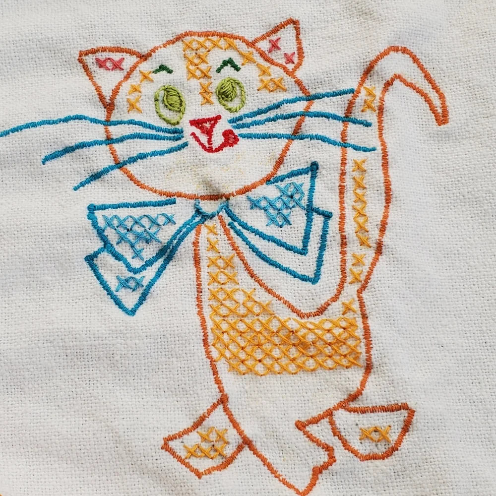 🟣Vintage 60s/70s, Handmade, Cross-stitch, Baby Bibs Kitten and Lion.